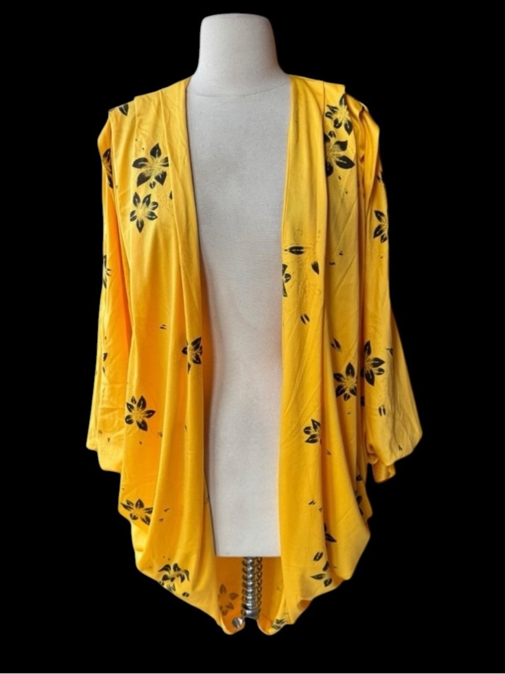 1980s Diamond’s Run Designed by Wayne Diamond Floral Batwing Open Cardigan
